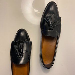 Everlane Modern Tassel Loafer in Black, Size 7.5